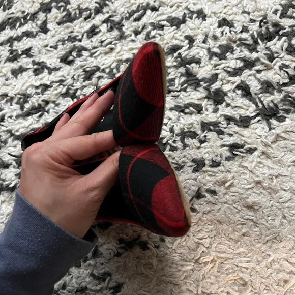 Alice + Olivia Red & Black Plaid Pumps - Size 37.5 - Picture 4 of 7